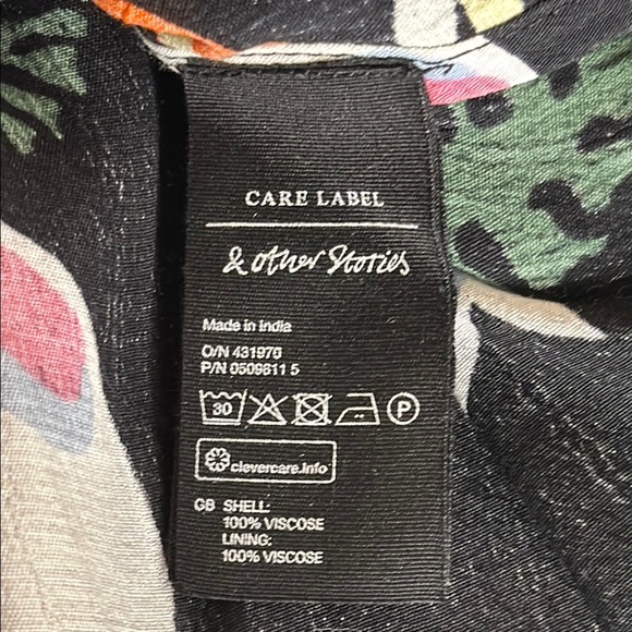 Black Dress with Toucan Novelty Print Size 6 - Picture 7 of 8